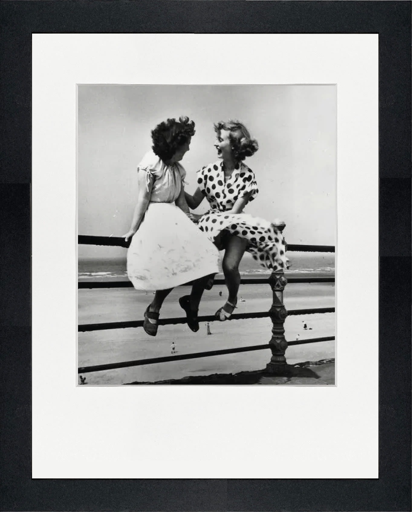 Bert Hardy, Maidens in Waiting, Blackpool, 1951