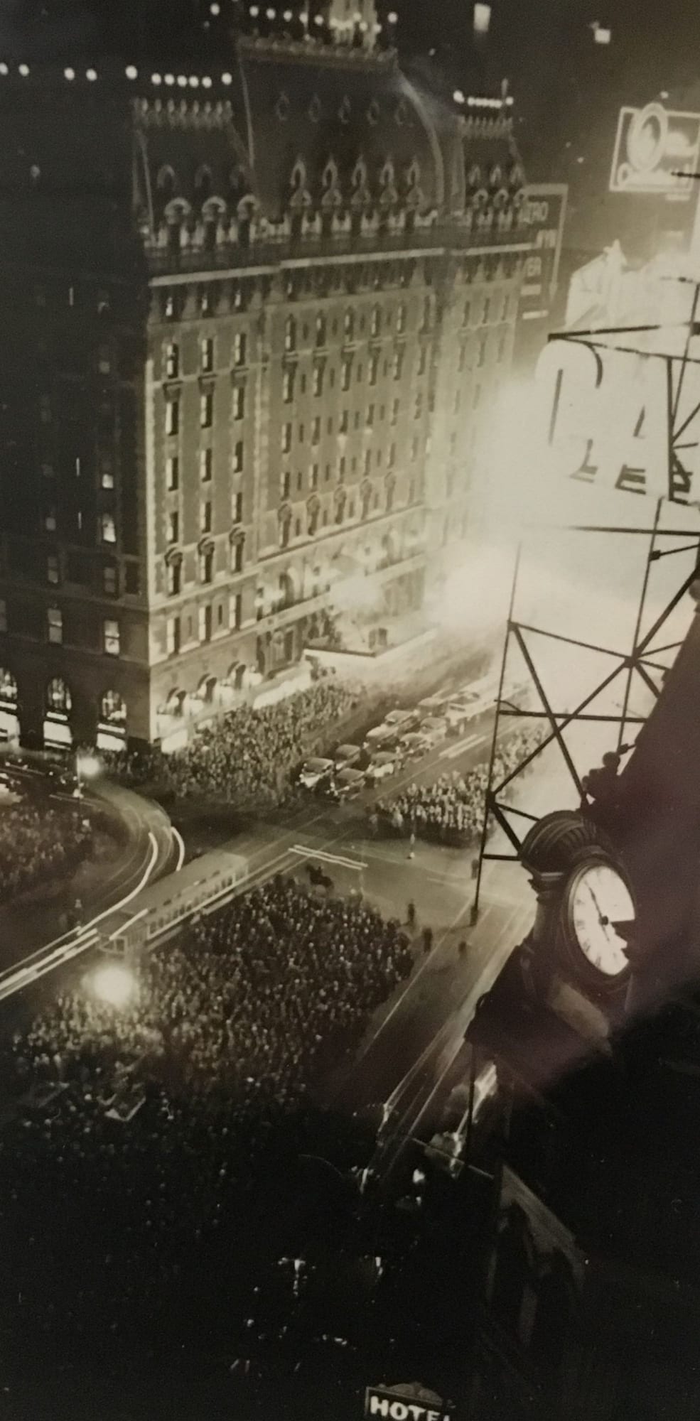 Fred Zinnemann, Election Night for Franklin D. Roosevelt, Times Square, 1932
