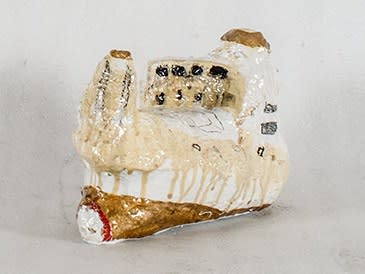 Rob Tucker, Study of a Ship Like Form No. 3 (gold), 2015