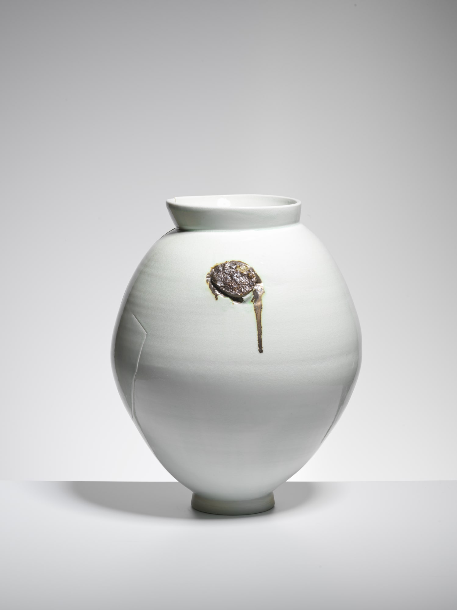 Adam Buick, Inclusion Jar 3, 2022