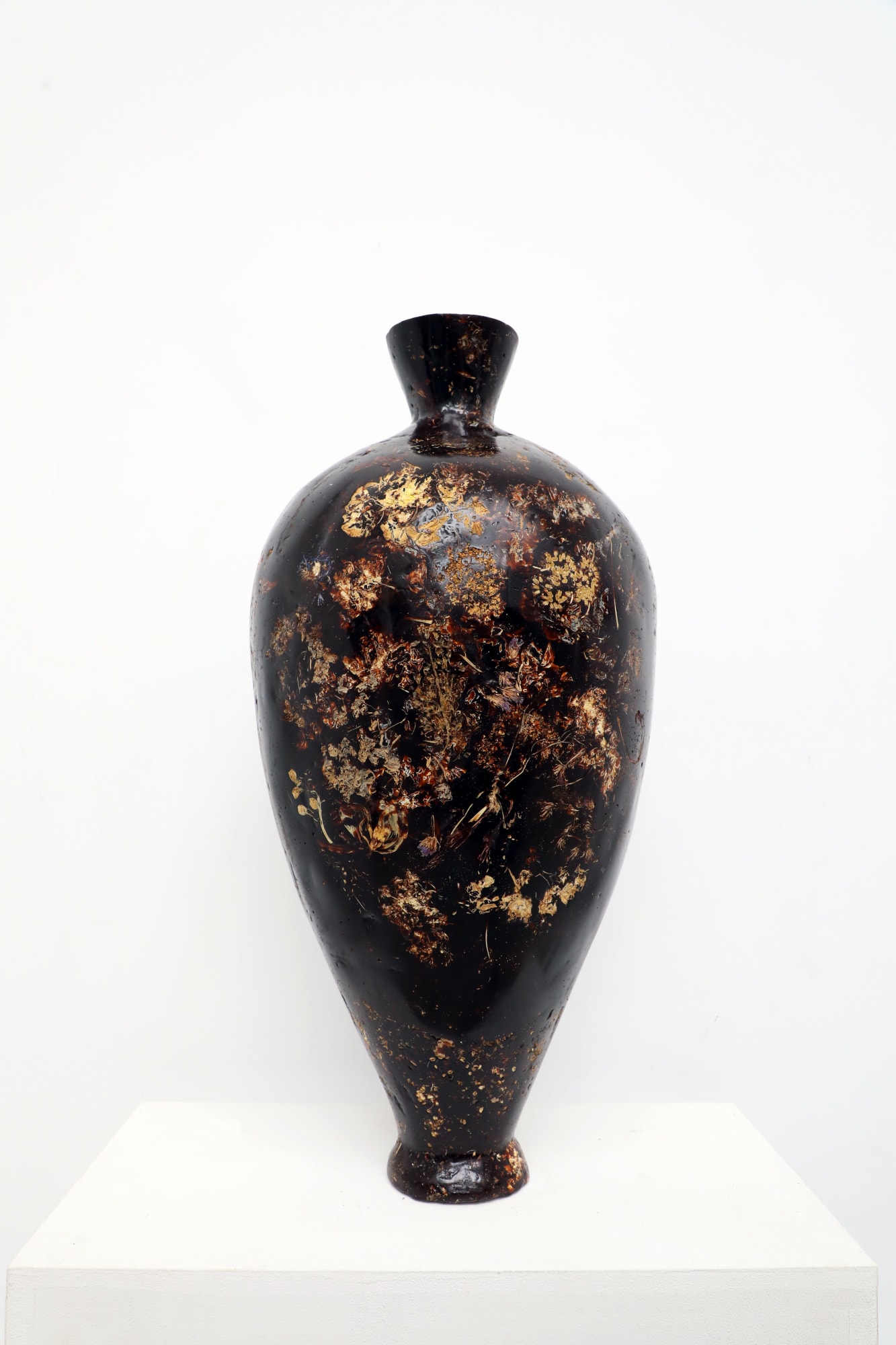 Marcin Rusak, Perishable Vase IV 002, 2020