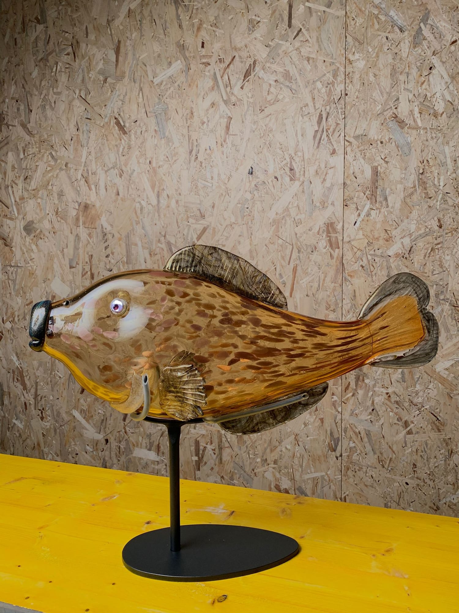 Hugh Findletar, FishieZ ochre, 2021