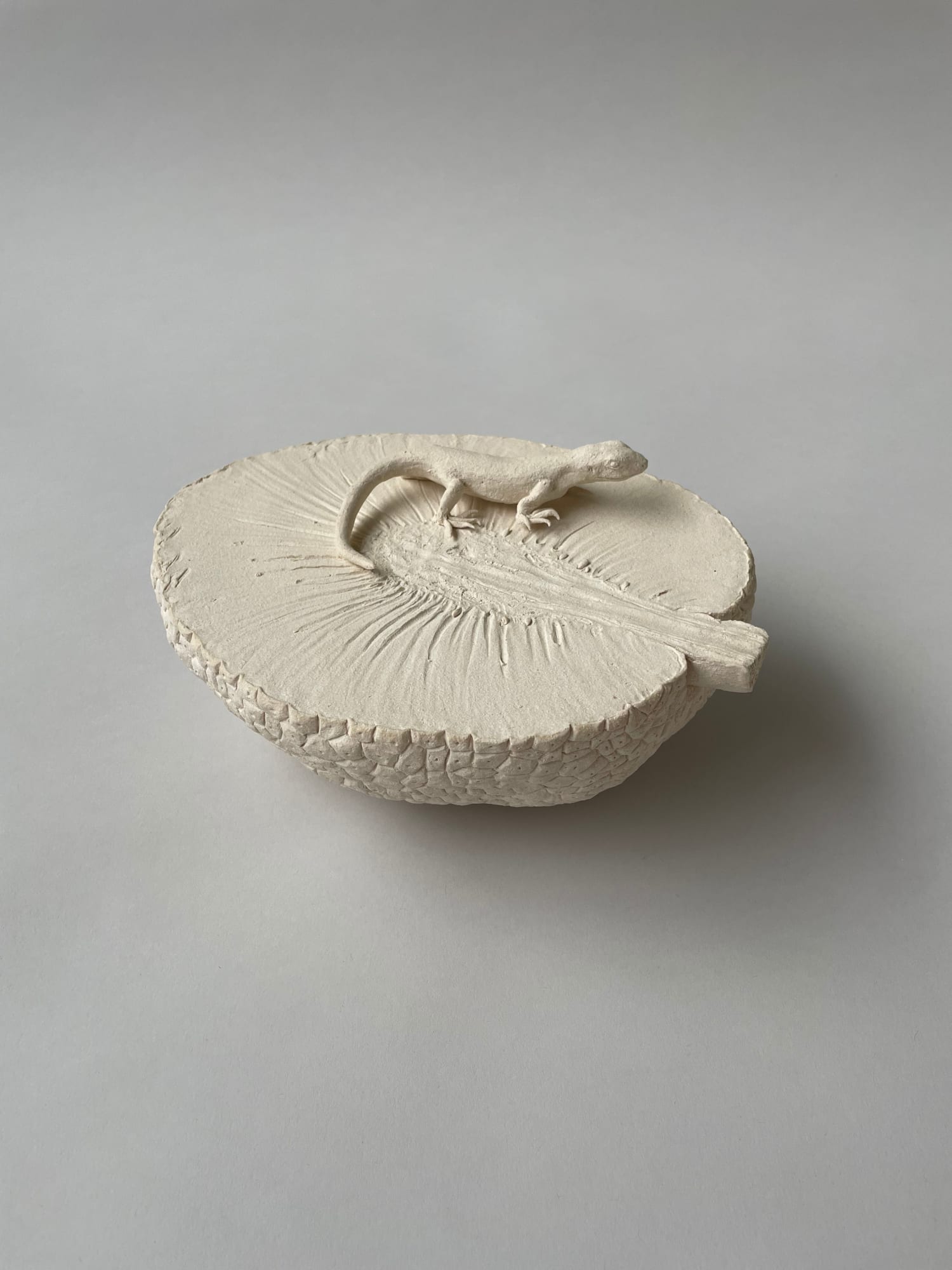Kaori Tatebayashi, Bread Fruit with Lizard, 2023