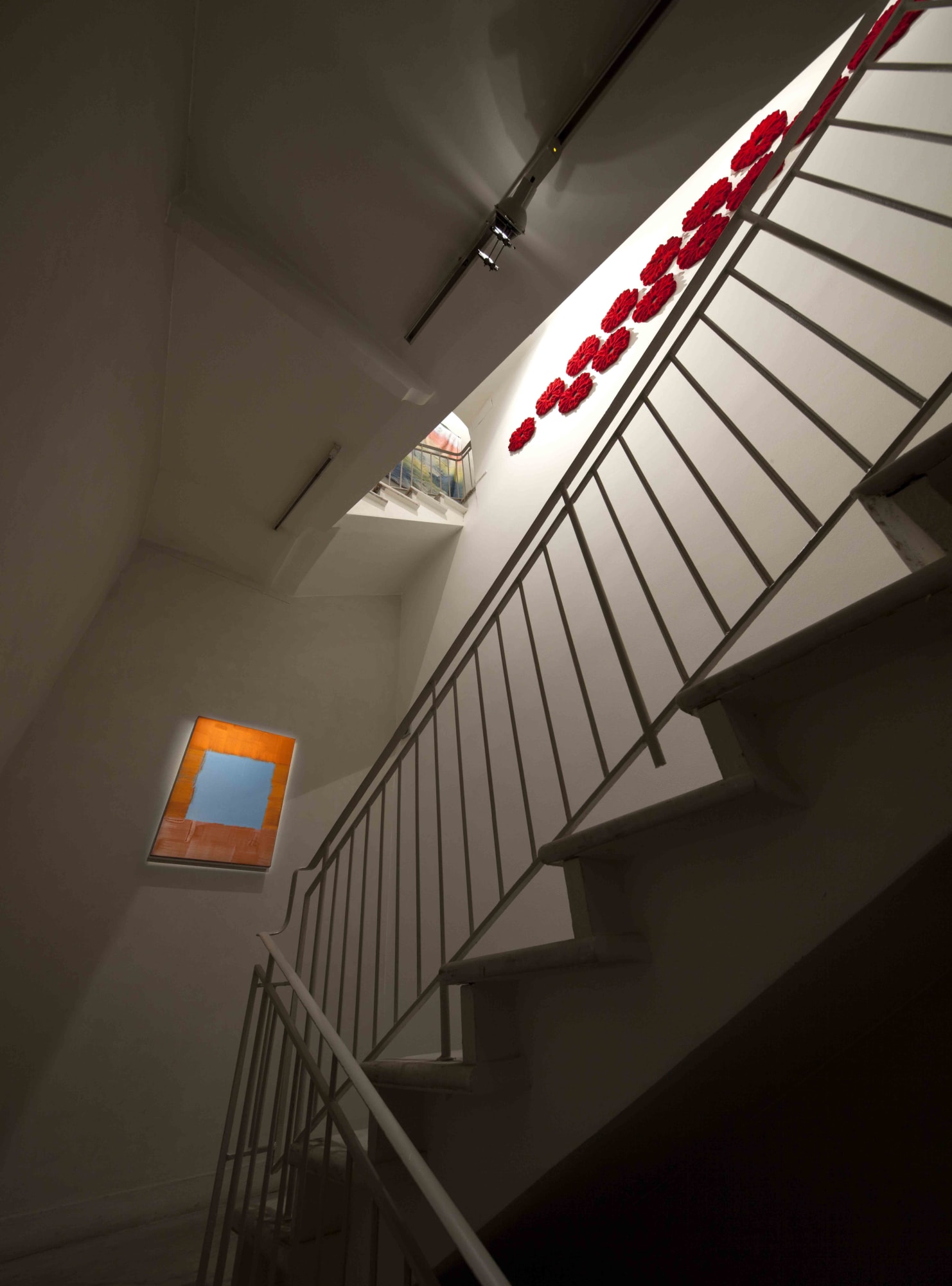 Erbern - Pinelli - Viallat: La pittura in sé - The painting itself – ABC-ARTE Contemporary art Gallery – 2015 Ulrich Erben, Senza titolo, 2002, 80 x 60 cm - 31 1/2 x 23 5/8 in, acrilico su tela Pino Pinelli, Pittura R 14 elementi, 2009, height 33 cm each element - height 13 in, tecnica mista