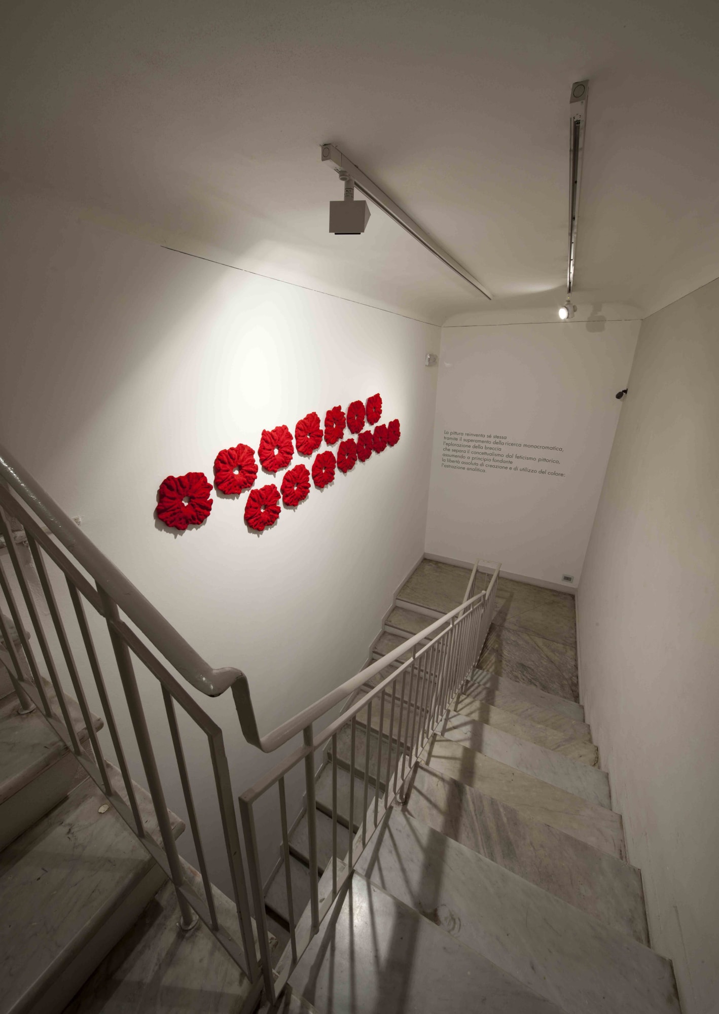 Erbern - Pinelli - Viallat: La pittura in sé - The painting itself – ABC-ARTE Contemporary art Gallery – 2015 Pino Pinelli, Pittura R 14 elementi, 2009, altezza 33 cm each element - 13 in, tecnica mista