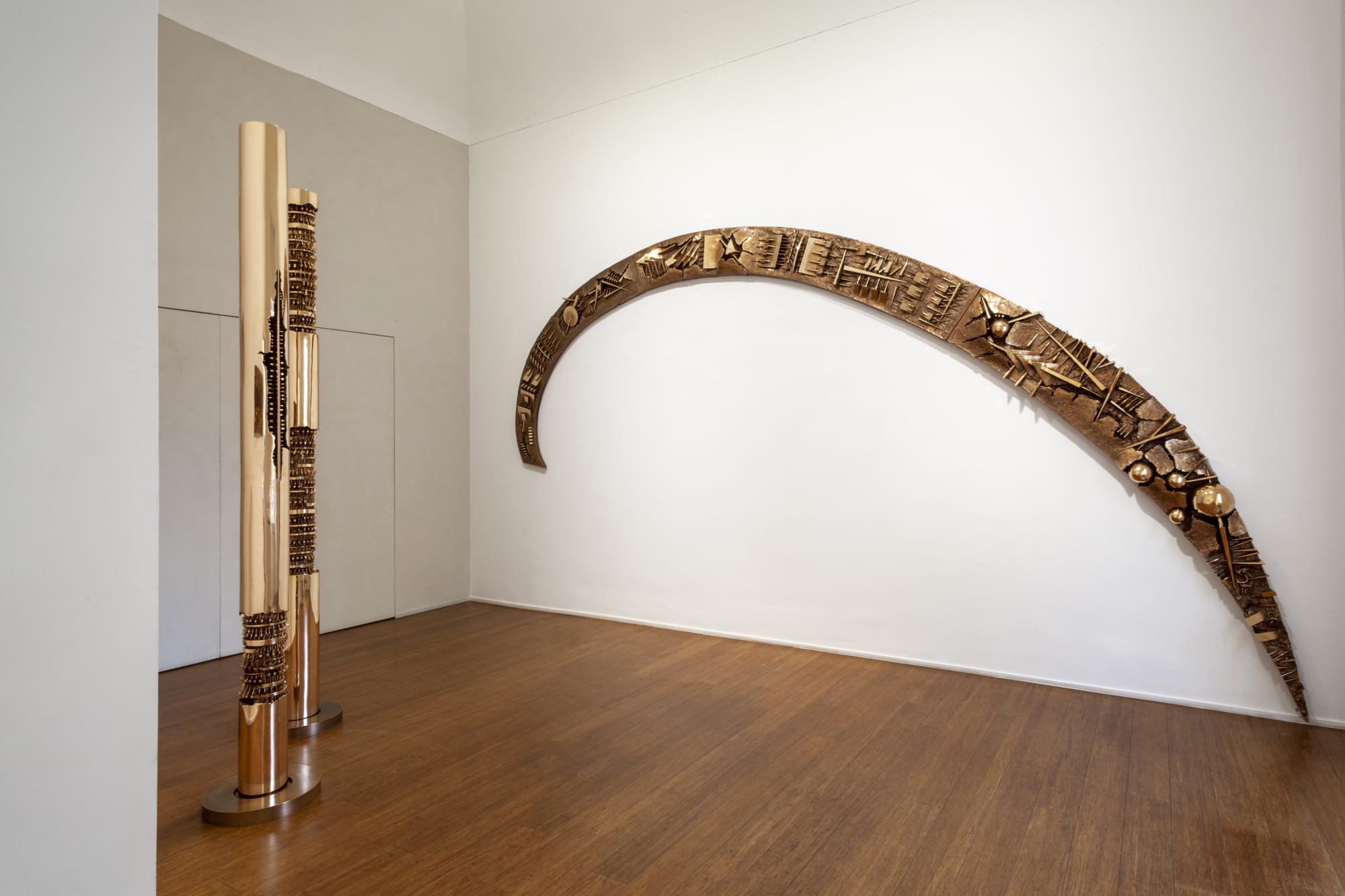 Arnaldo Pomodoro. To scratch, draw, write