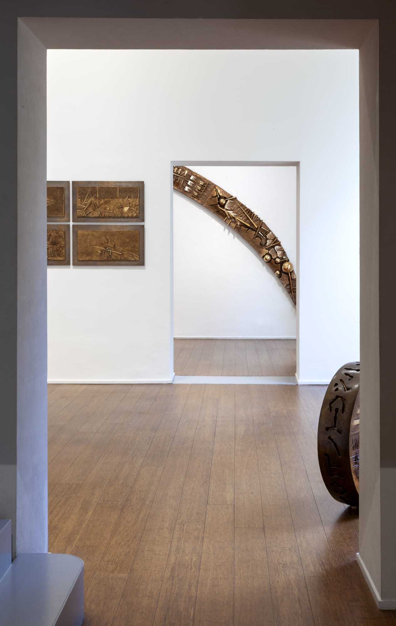 Arnaldo Pomodoro. To scratch, draw, write