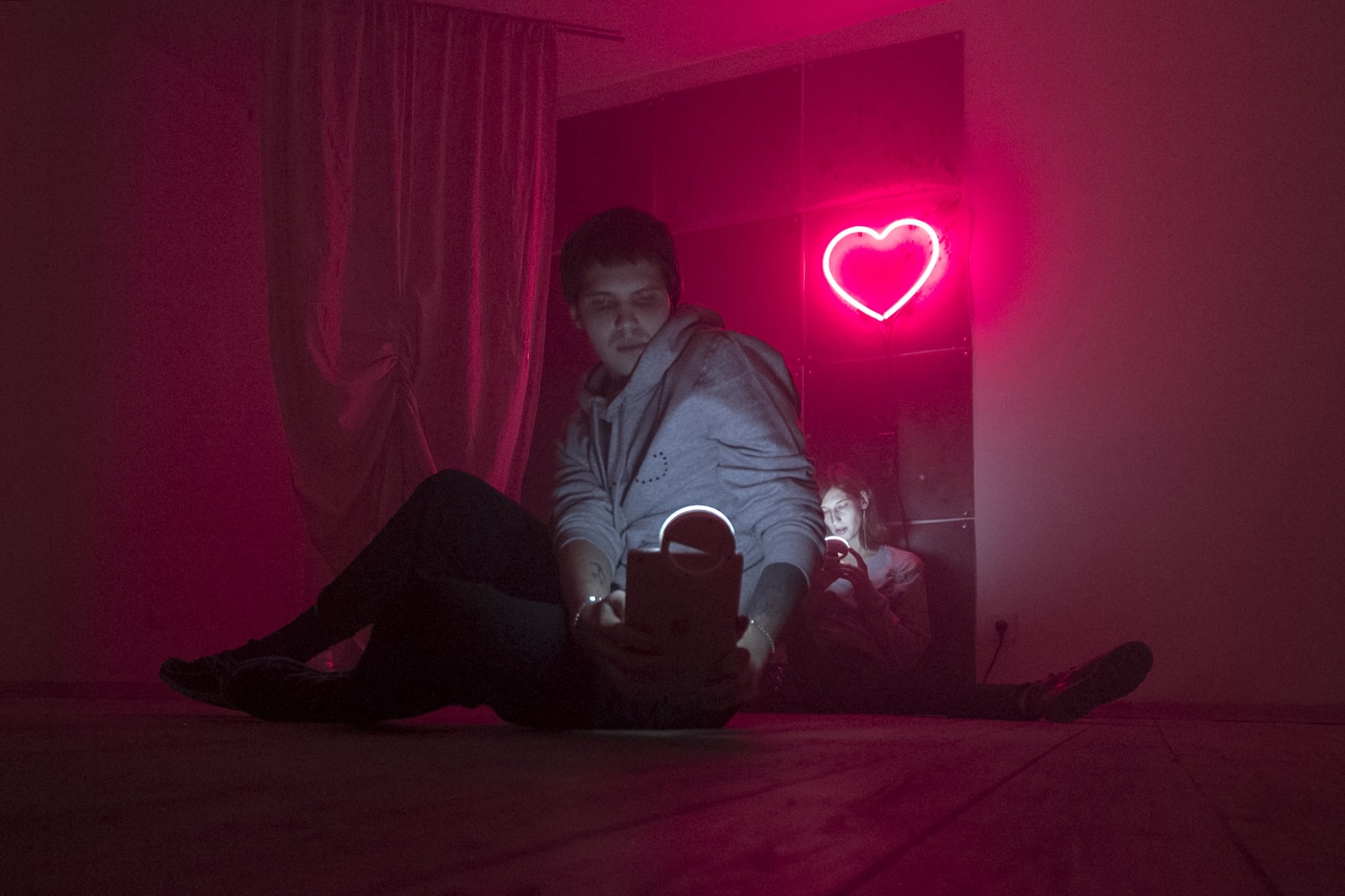 Young Girl Reading Group 150: Le Musée Menteur