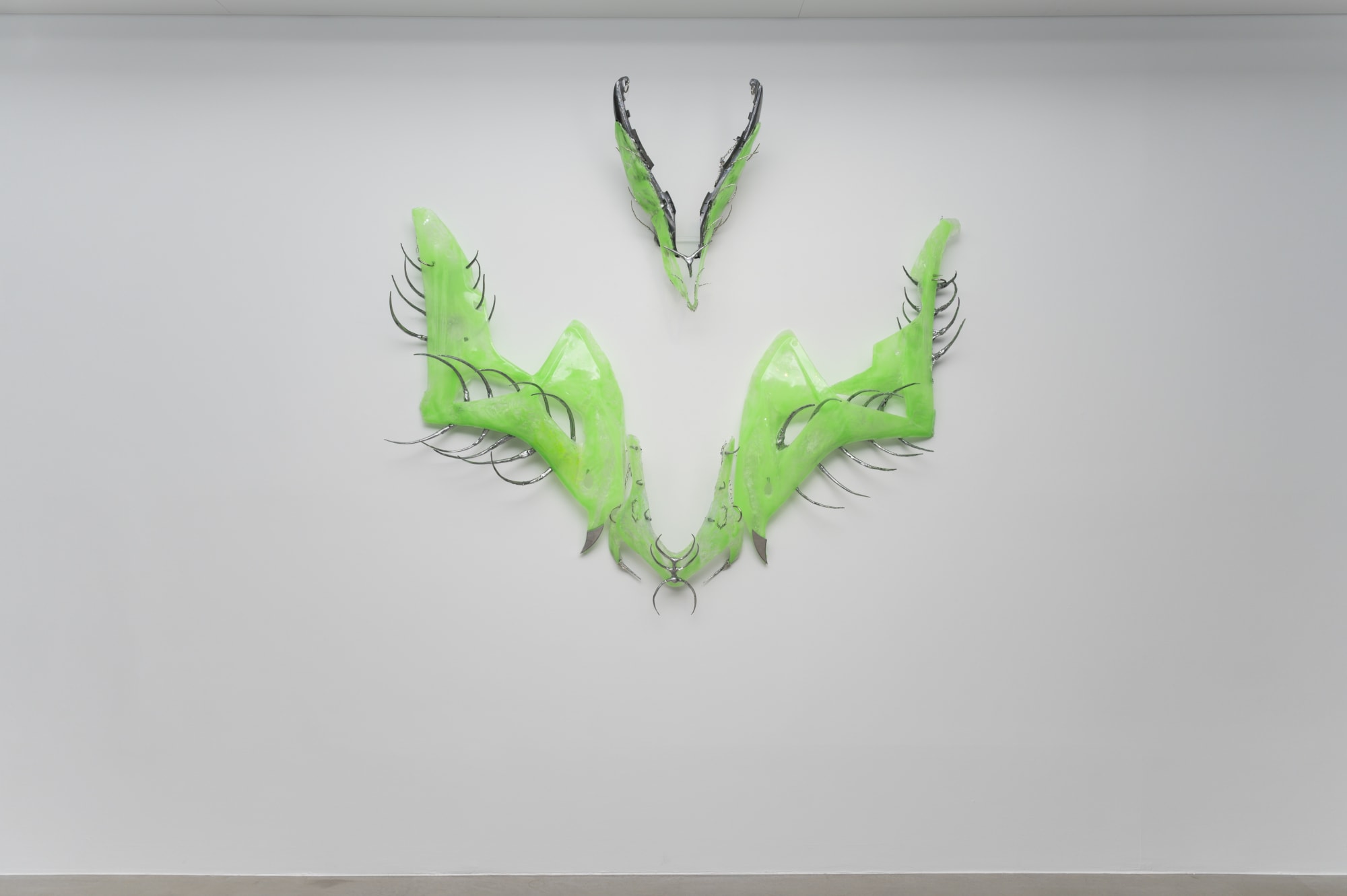 Yngvild Saeter The Auryn (altar XXIX), 2023 Epoxy, glow in the dark pigment, clay, aluminum, steel, studs and chains 170 x 190 x 40 cm