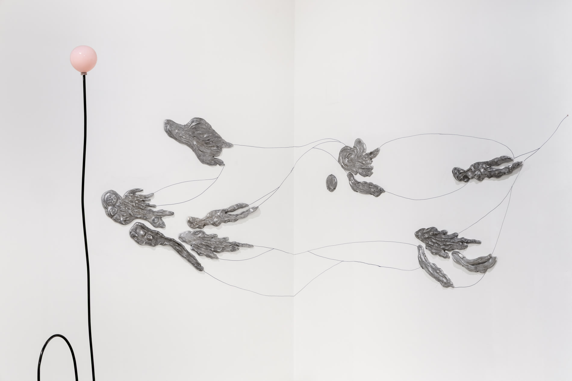 Carin Ellberg Installation view, Coastal settlers and species from the sea, Andréhn-Schiptjenko Paris, 2025.