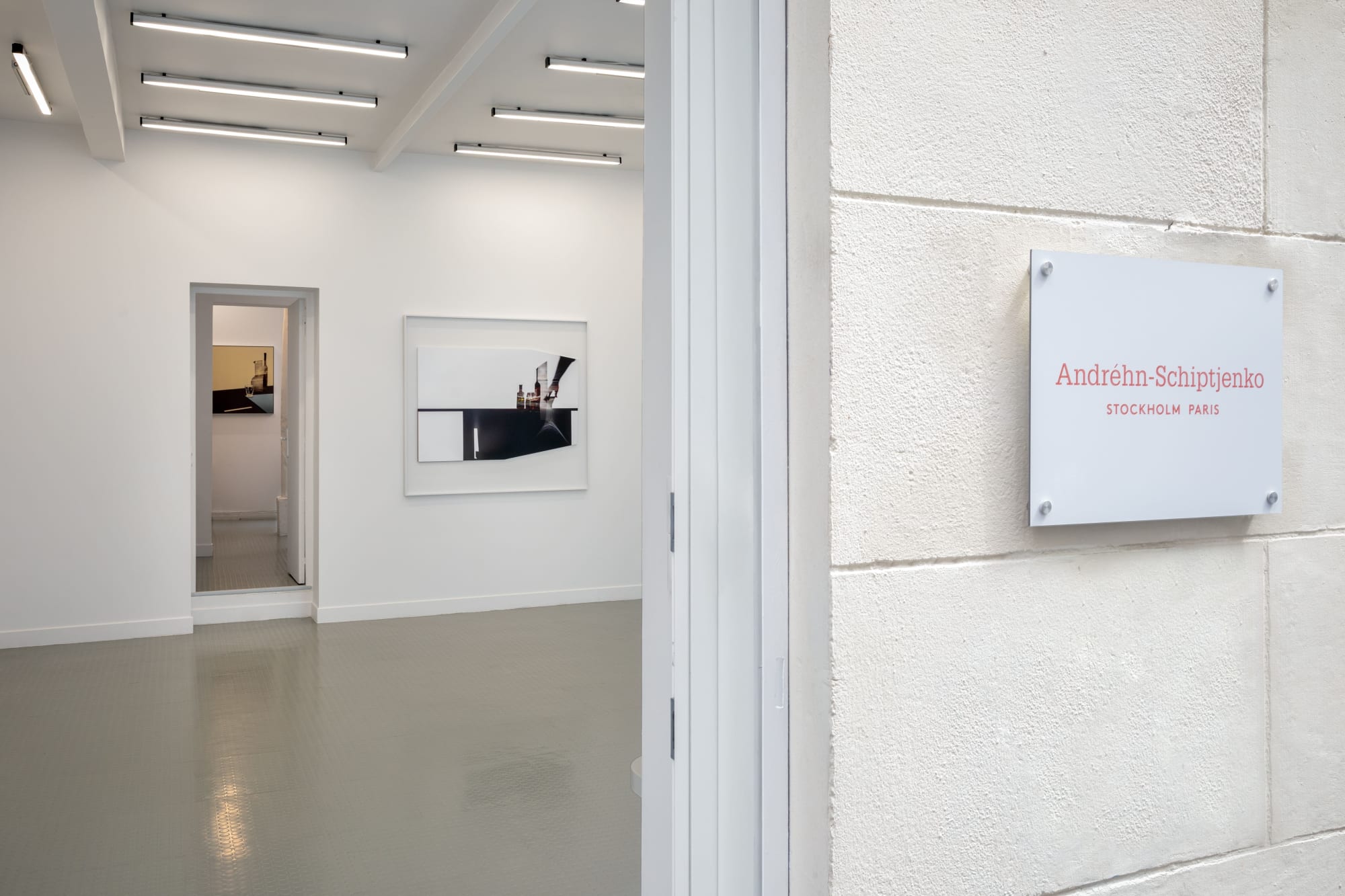 Uta Barth Installation view, Andréhn-Schiptjenko, Paris, France, 2021.