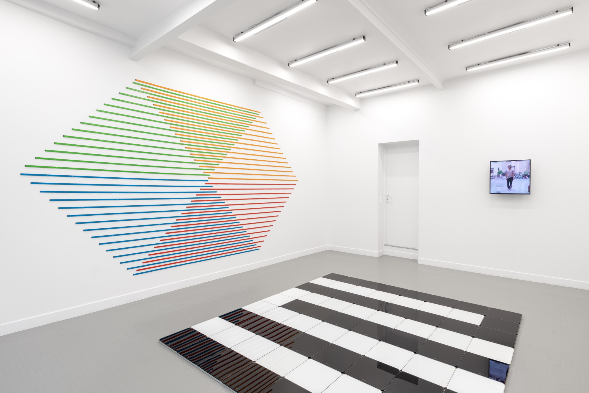 Jacob Dahlgren Installation view, Andréhn-Schiptjenko, Paris, France, 2021.