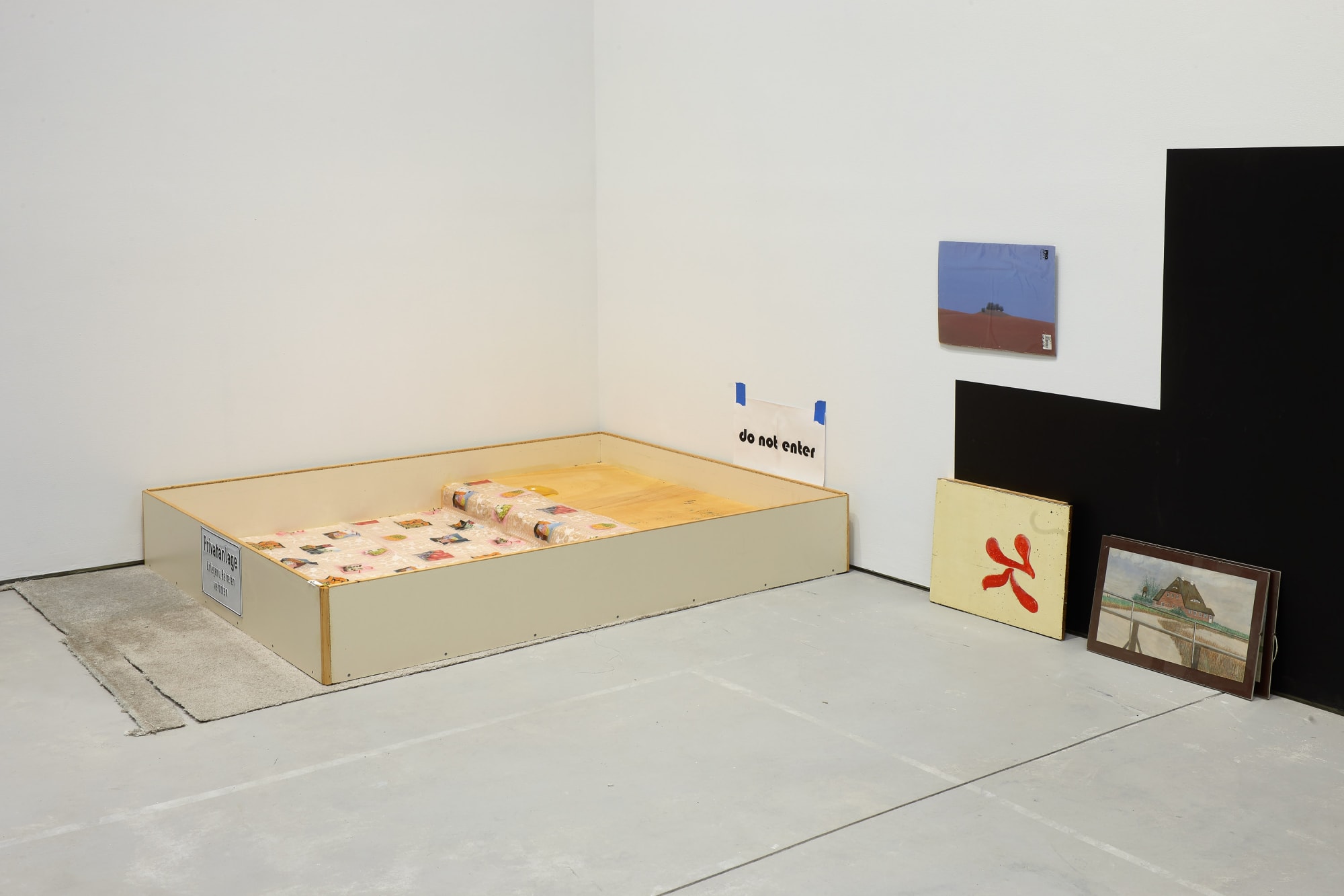 Installation view of Manfred Pernice's exhibition of sculptures involving architecture language. Ground floor.
