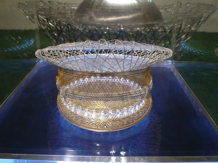 Xiaoyu: Drama of Materialistic Objects - One World, Cold or Warm