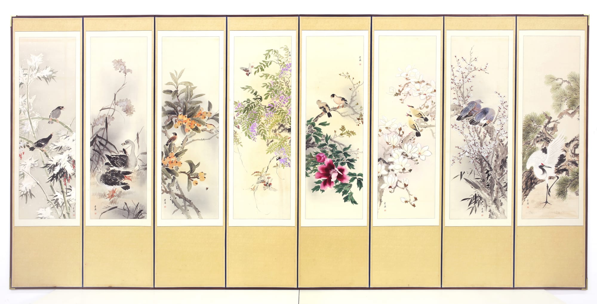 운보 김기창 Unbo Kim Ki Chang 화조병풍 Folding Screen with Flowers and Birds c.1942-1943 Ink and color on silk, eight-panel folding screen 211 x 449 cm ©(재)운보문화재단