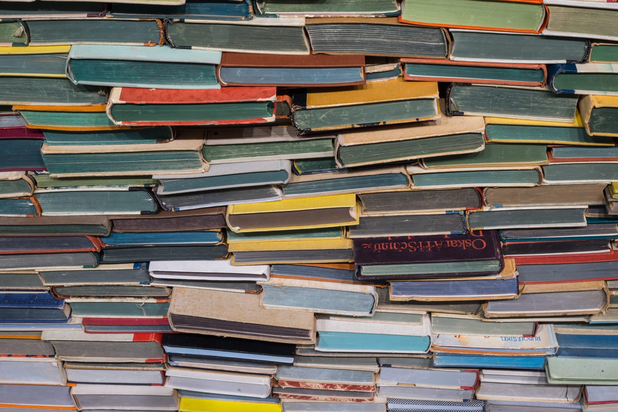 Enclosed Content Chatting Away in the Colour Invisibility