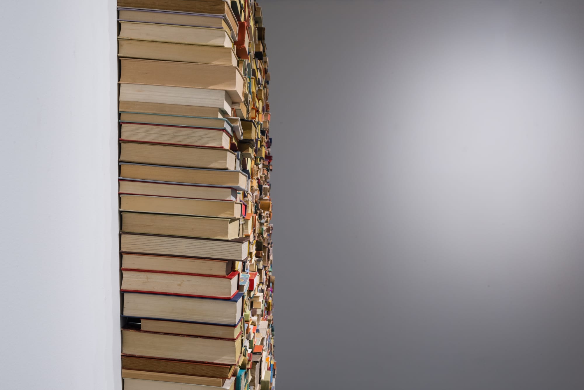 Enclosed Content Chatting Away in the Colour Invisibility