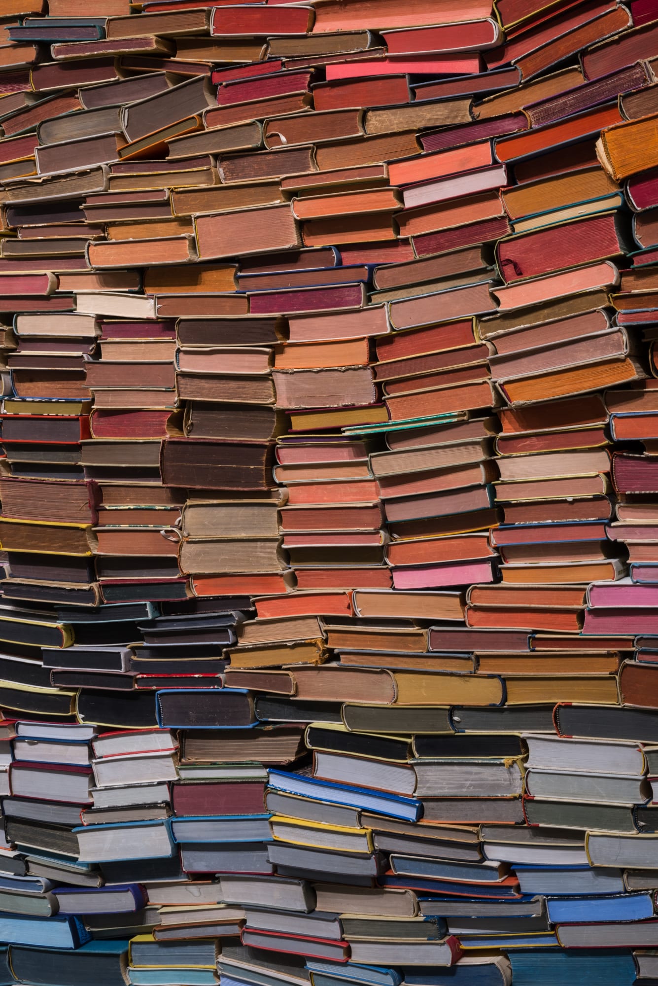 Enclosed Content Chatting Away in the Colour Invisibility