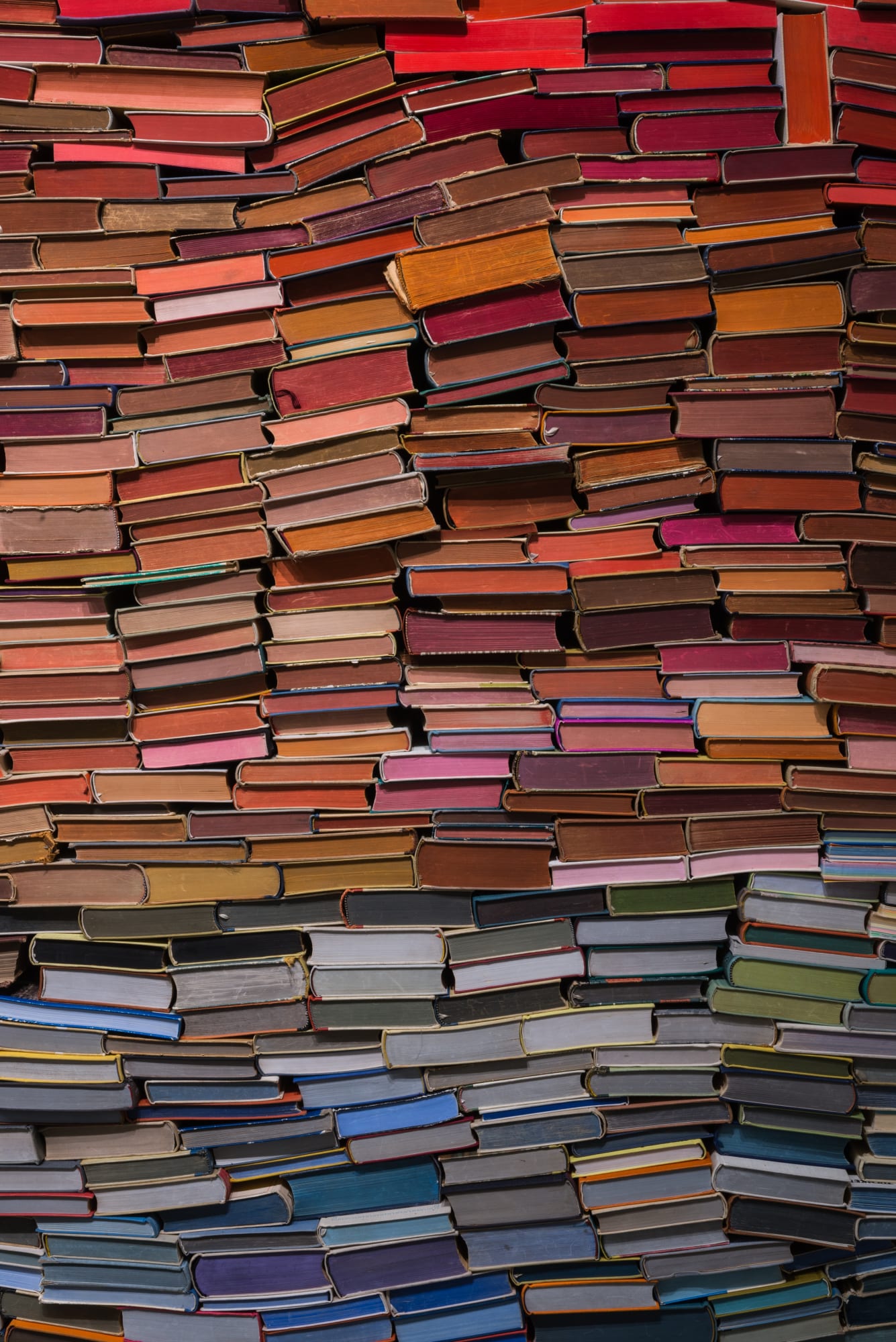 Enclosed Content Chatting Away in the Colour Invisibility