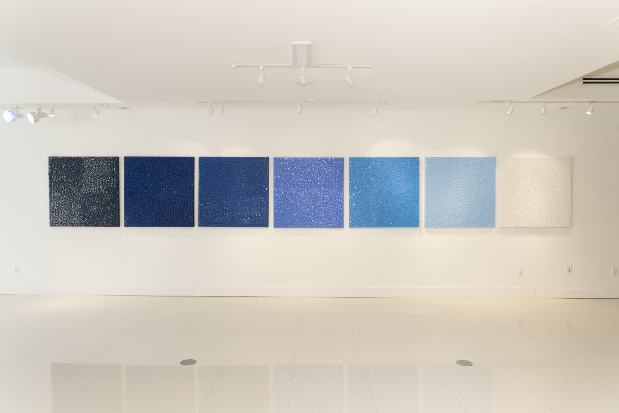 Mabel Poblet: What does all the blue in the sea have that the sky doesn’t?