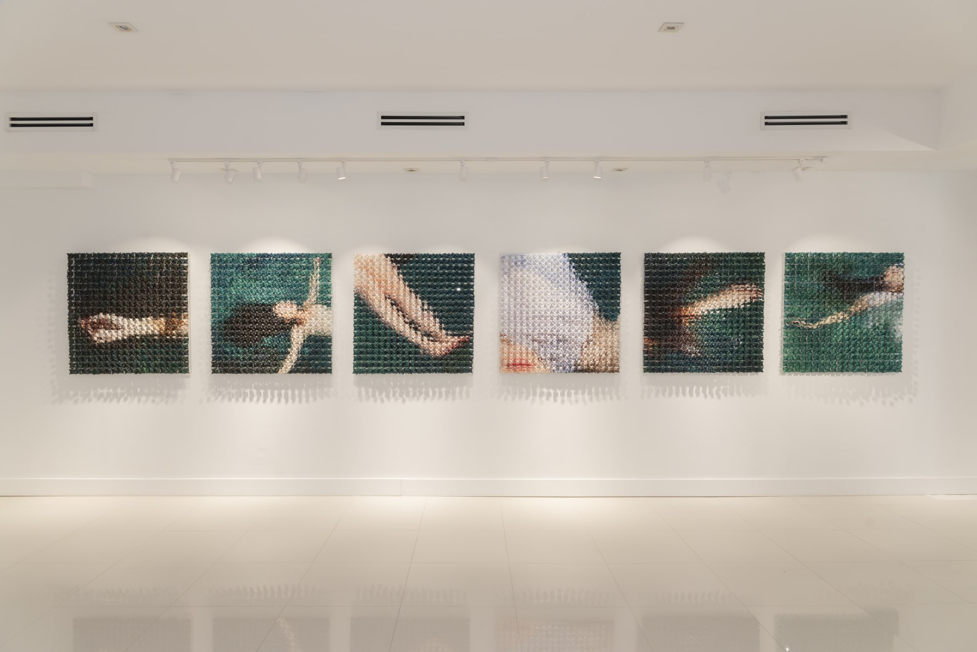 Mabel Poblet: What does all the blue in the sea have that the sky doesn’t?