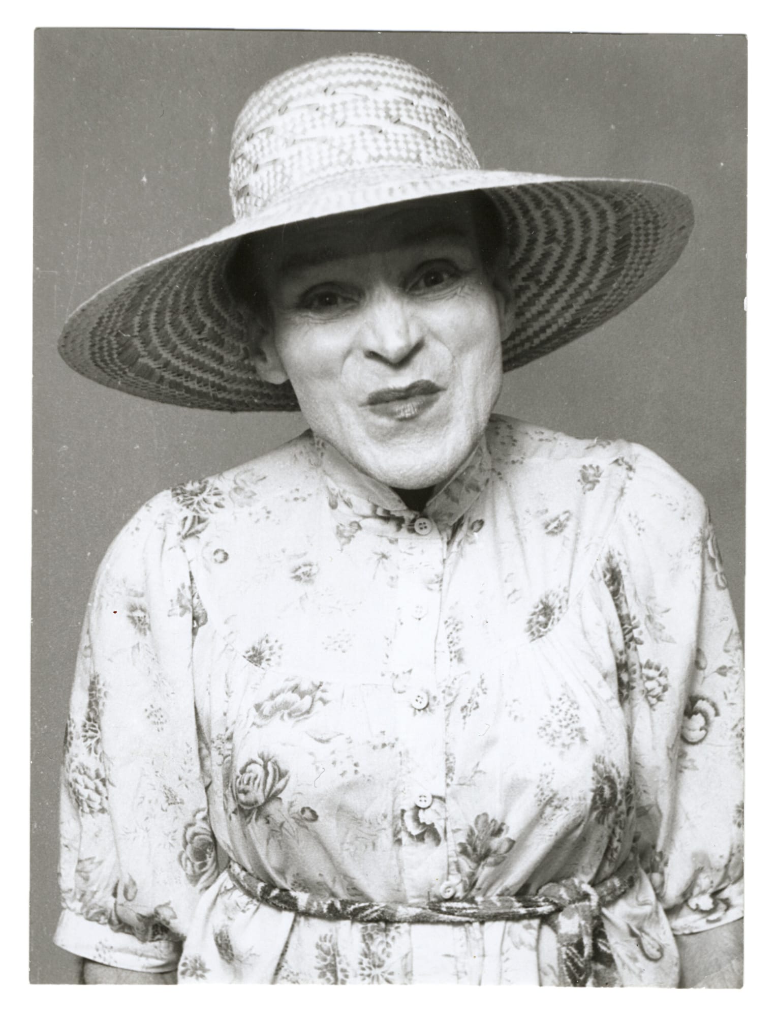 2000 4 x 3 1/8 in. (10 x 8 cm) (TzM 1)