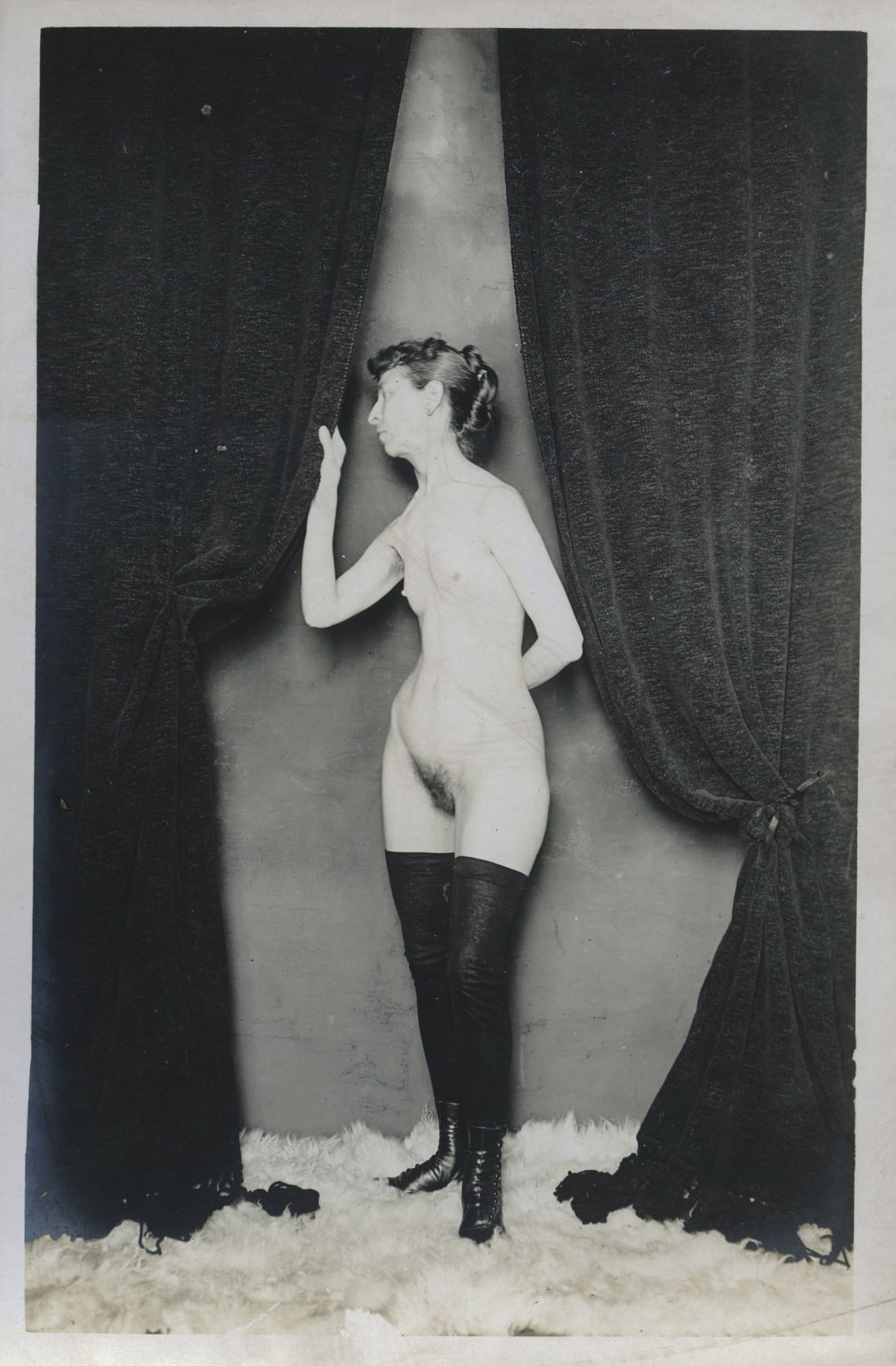 Untitled, ca. 1892 Vintage gelatin silver print 5 1⁄2 x 3 1⁄2 in. (14 x 8.9 cm) (WG 34)