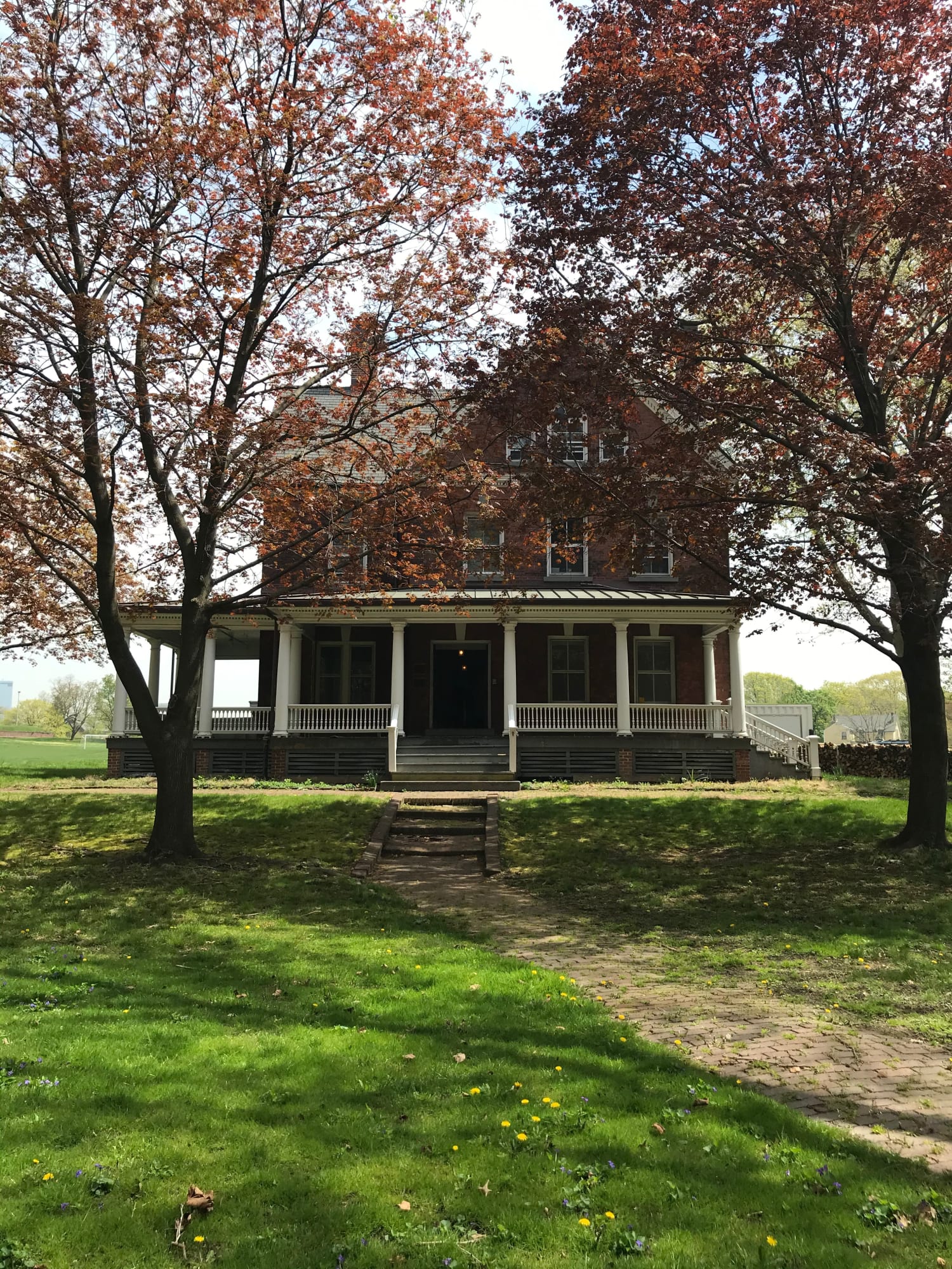 Ricco/Maresca Gallery is pleased to present a one-person exhibition of the work of Ken Grimes at NADA House 2021 in Governors Island. This collaborative public exhibition is taking place in an expanded format for its third iteration—with gallery presentations in over 50 rooms in three neighboring turn-of-the-century colonial revival buildings.