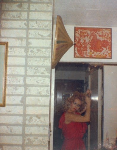 Zoe Crosher – Autoportrait