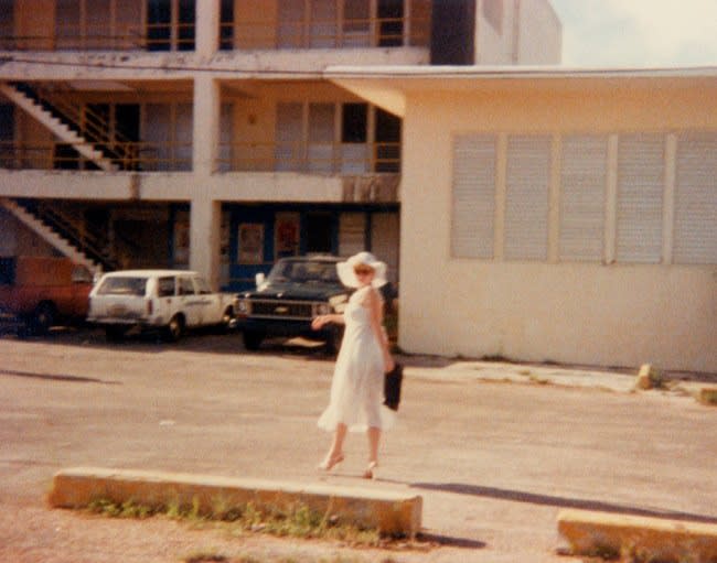 Zoe Crosher – Autoportrait