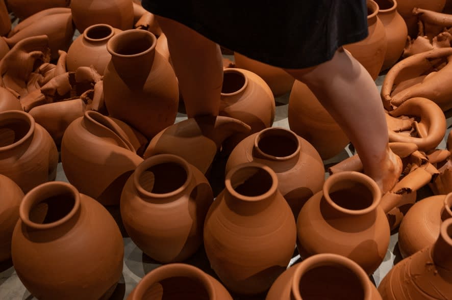 H É C T O R Z A M O R A "Movimentos Emissores da Existência", 2019/2023 performance dimensões variáveis | variable dimensions ed 1/1 + 1 P.A. View more details