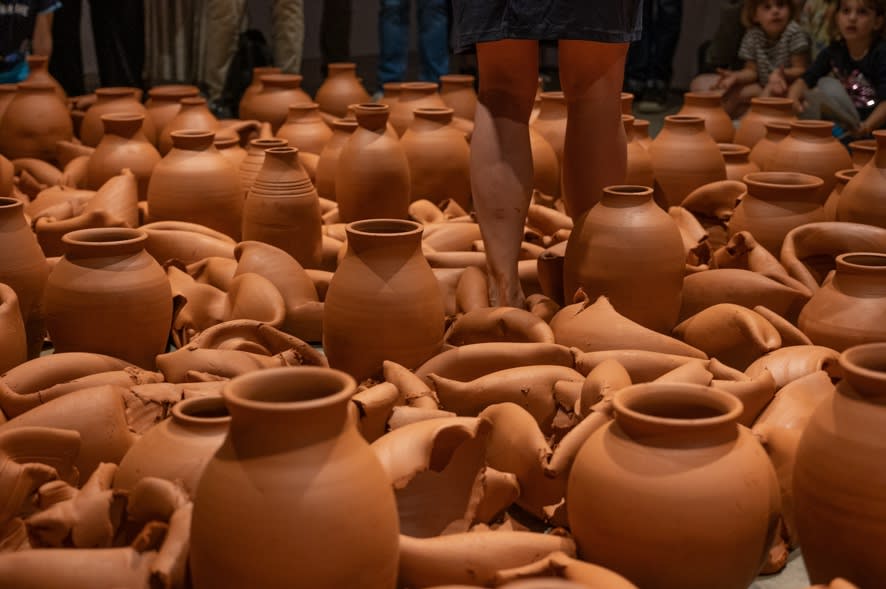 H É C T O R Z A M O R A "Movimentos Emissores da Existência", 2019/2023 performance dimensões variáveis | variable dimensions ed 1/1 + 1 P.A. View more details