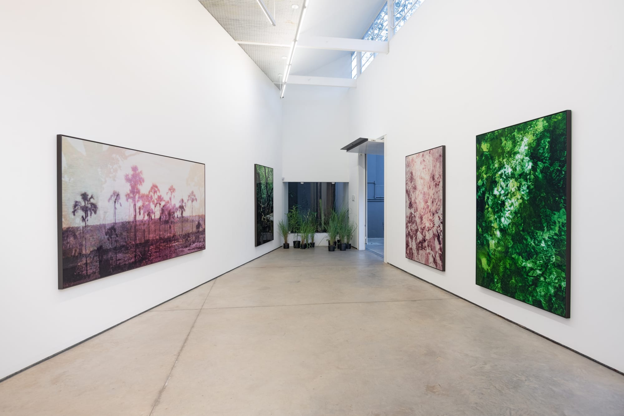 mundo do meio, Luciana Brito Galeria, São Paulo, 2023