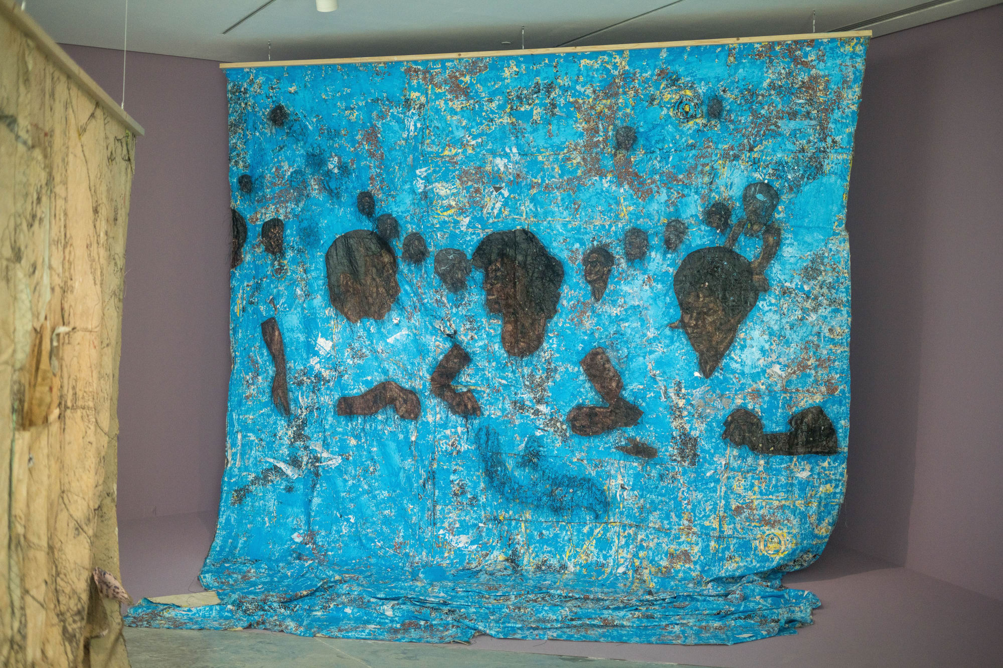 Sharjah Biennal 16: to carry