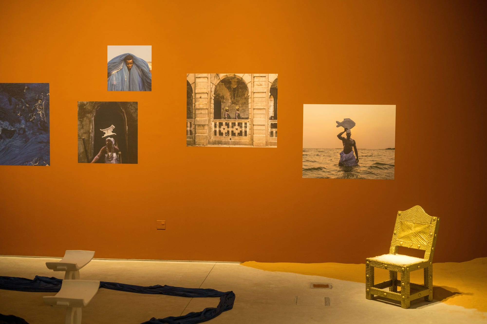 Sharjah Biennal 16: to carry