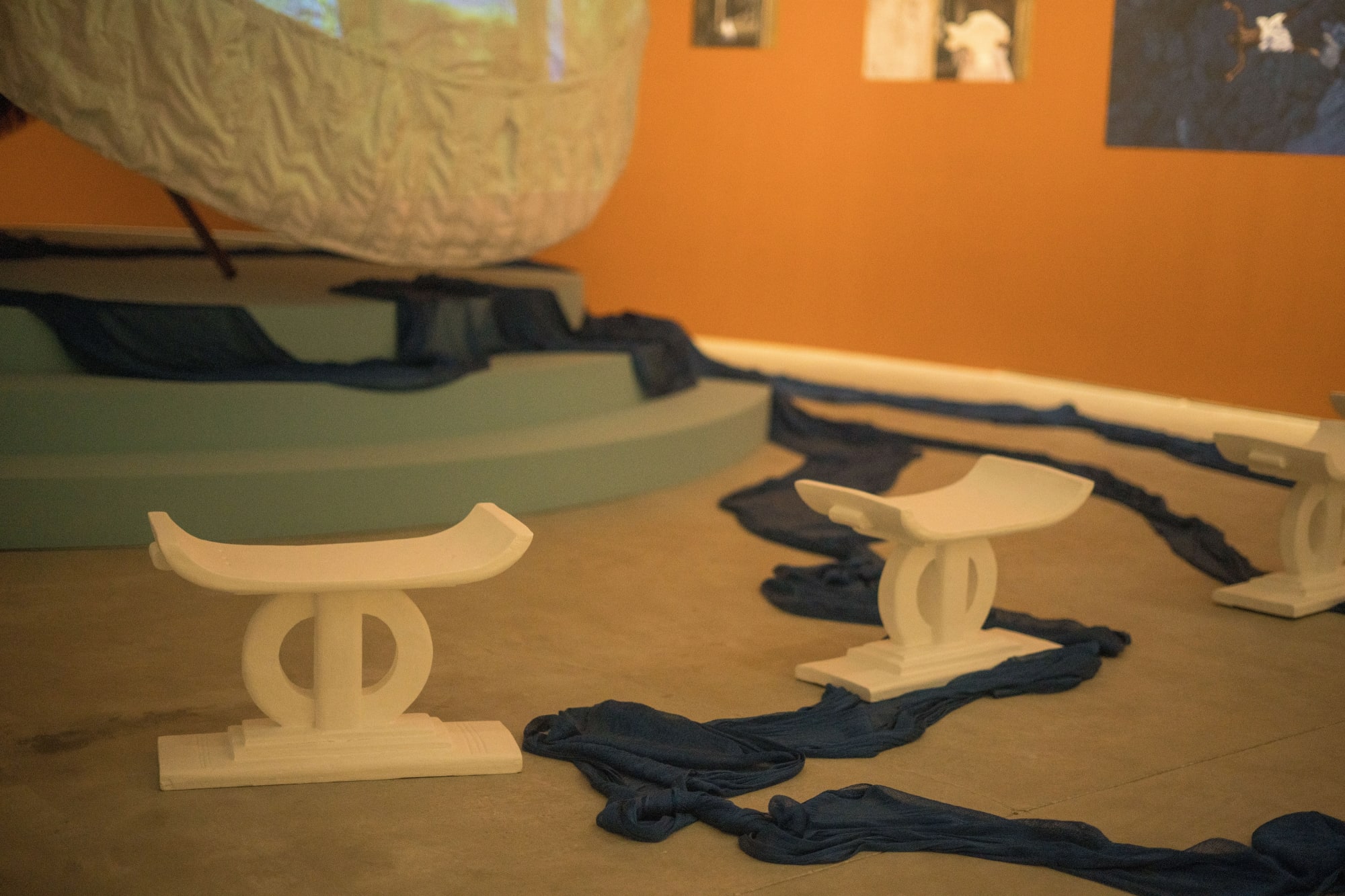 Sharjah Biennal 16: to carry