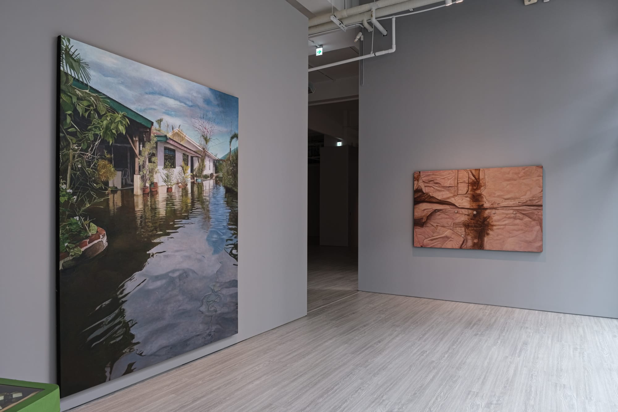 「織品、家屋與水」瑪莉娜・克魯斯個展