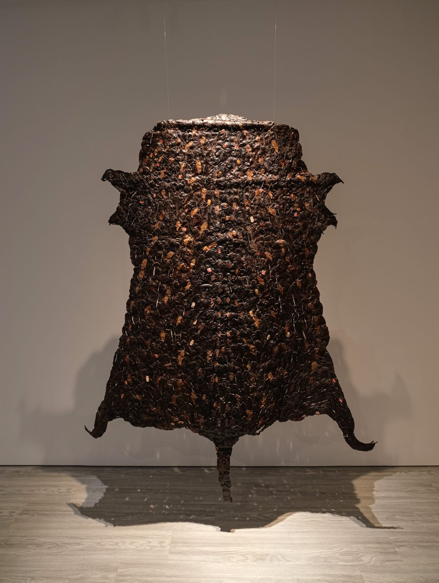 Lo Yi-Chun: Black · Gold · White