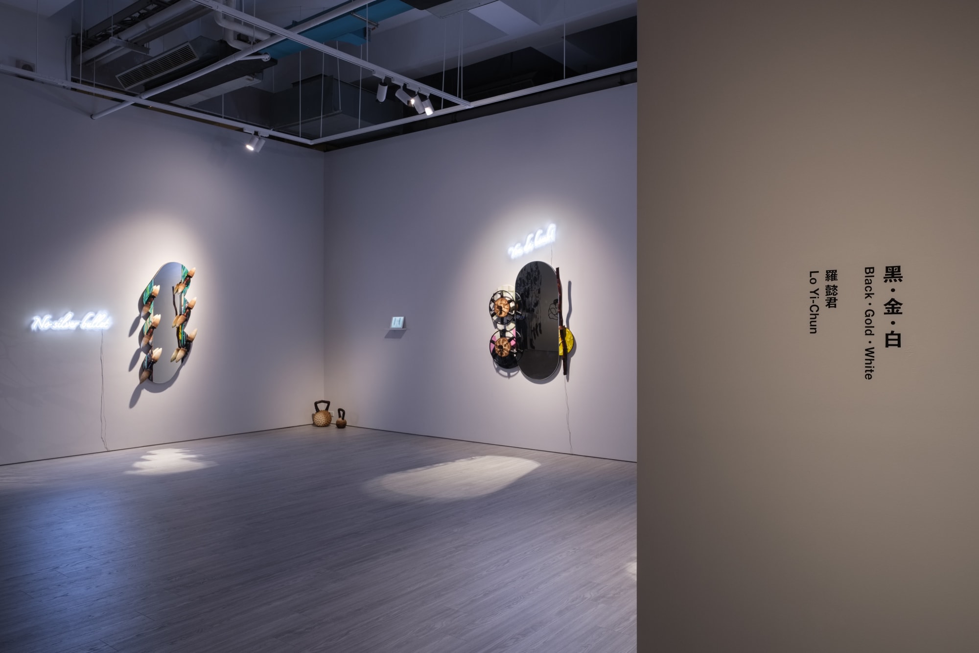 Lo Yi-Chun: Black · Gold · White