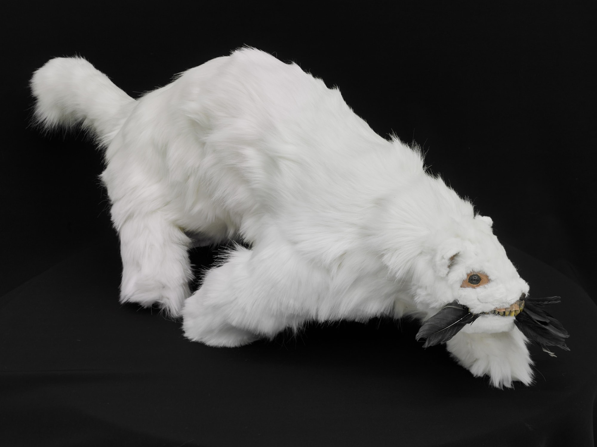 VERONIKA HAPCHENKO Ermine (triumph over death), 2022 Faux fur, styrofoam, papier-mâché, feathers, glass | Sztuczna sierść, styropian, papier-mâché, pióra, szkło 40 x 120 x 35 cm | 15 3/4 x 47 1/4 x 13 3/4 in (HAPC0015)