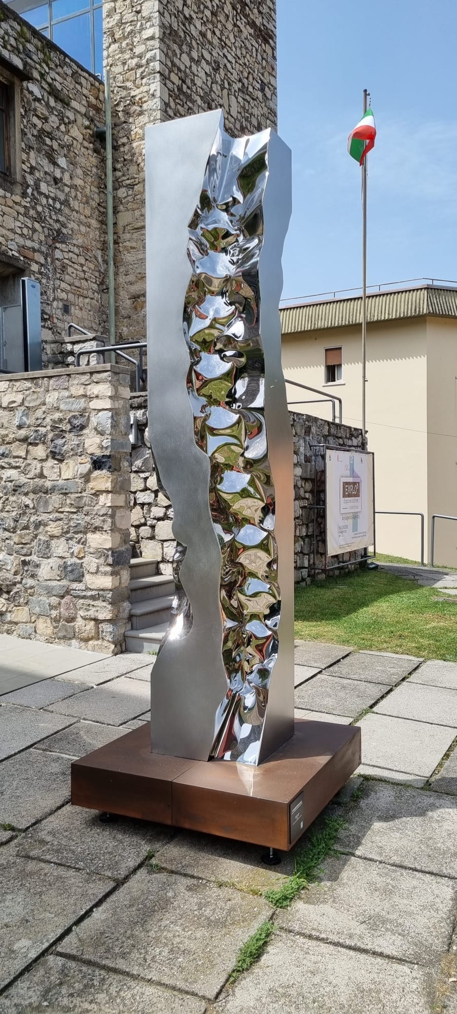 ACQUARIATERRAFUOCO. L'Opera di Helidon Xhixha sul lago d'Iseo