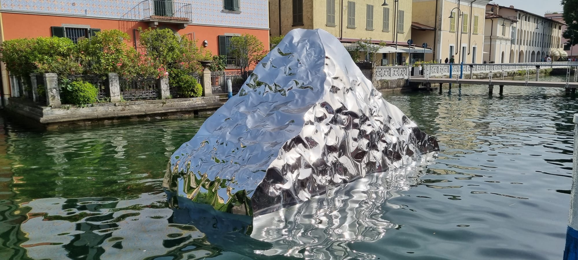ACQUARIATERRAFUOCO. L'Opera di Helidon Xhixha sul lago d'Iseo