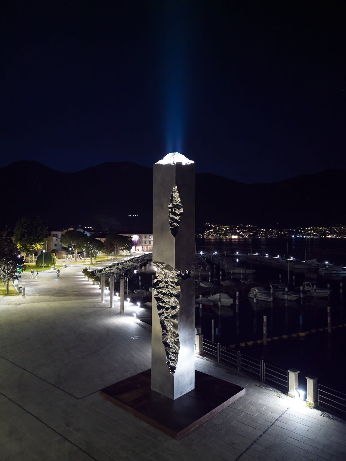 ACQUARIATERRAFUOCO. L'Opera di Helidon Xhixha sul lago d'Iseo