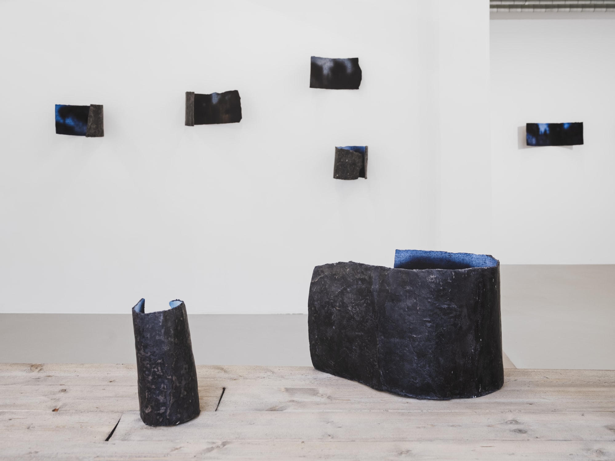 Installation view, Karl Dunér, Sophögen / The Heap, 2025, Galleri Duerr. Photo: Jean-Baptiste Béranger.