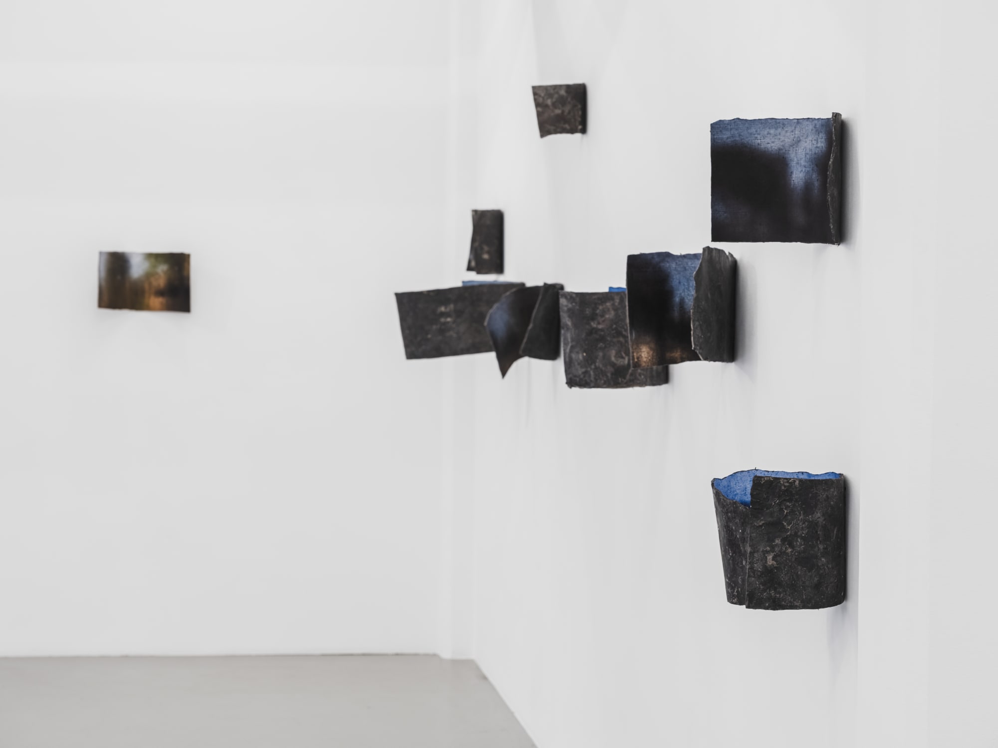 Installation view, Karl Dunér, Sophögen / The Heap, 2025, Galleri Duerr. Photo: Jean-Baptiste Béranger.