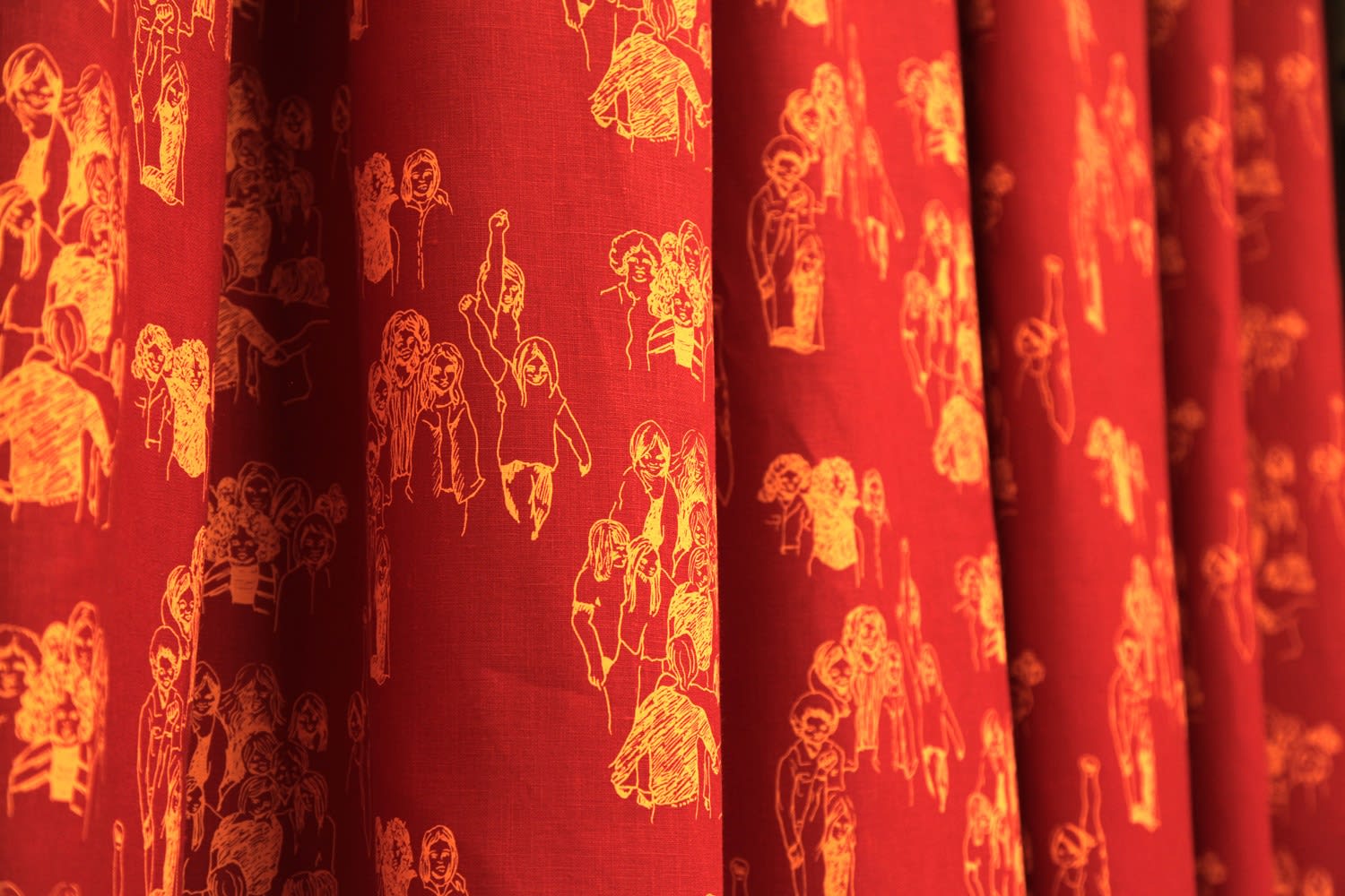 Detail of Andrea Geyer, Collective Weave / The Lesbian Tide / April 1973, v2 no9 (Maggie Brauner), 2017, Silkscreen print on linen, Fabric: 365.76 x 152.4 cm, 144 x 60 inv