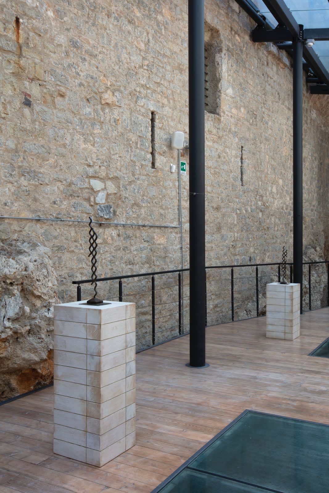 Floating: Diango Hernández New Paintings and Drawings. Olaismo