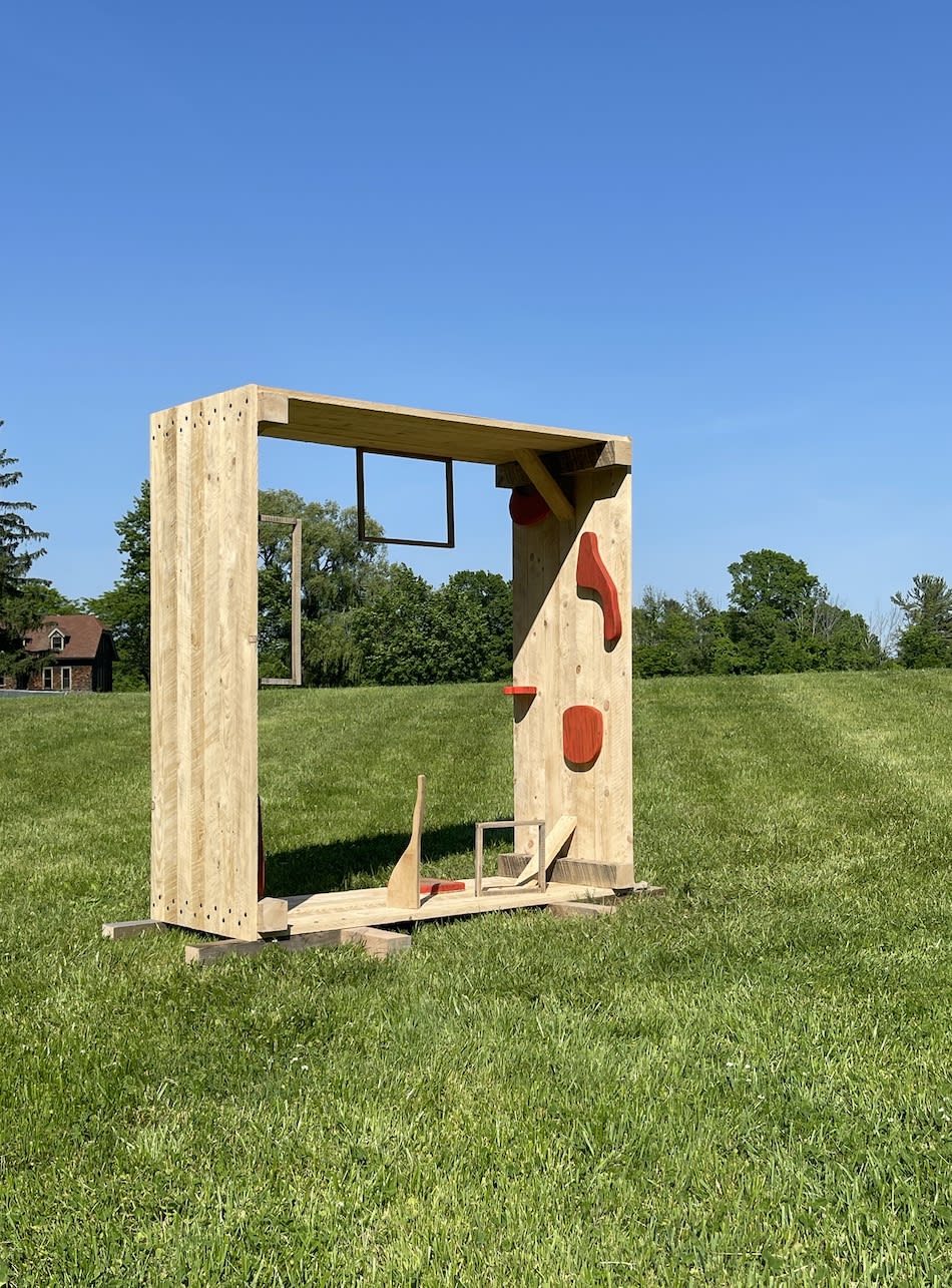 holding flat © Christina Tenaglia 2022