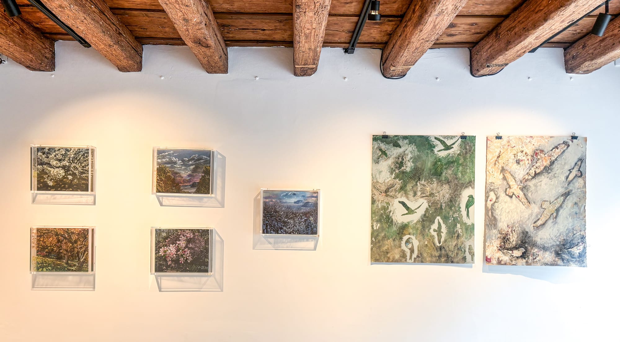 I FORESTI Castello 925 installation view with work by Martin Weinstein (left) and Robin McClintock (right)