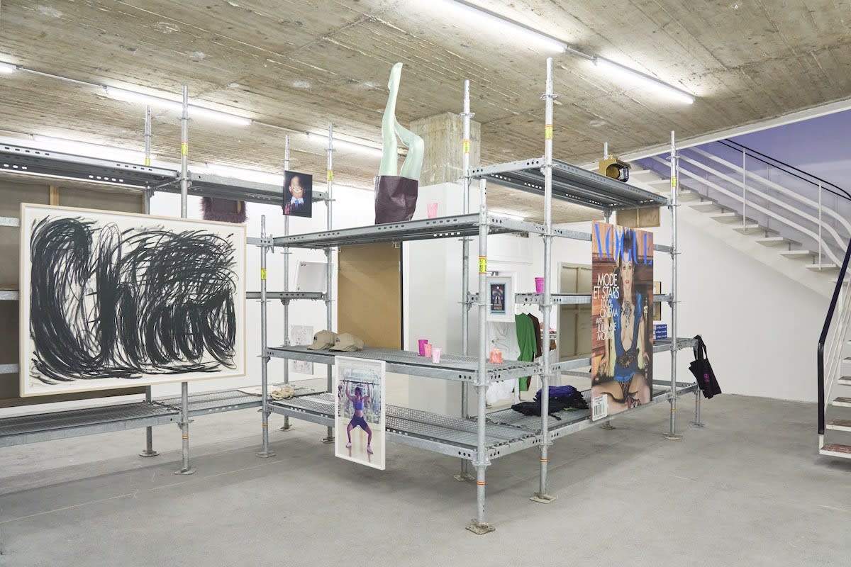 Shoplifters from Venus